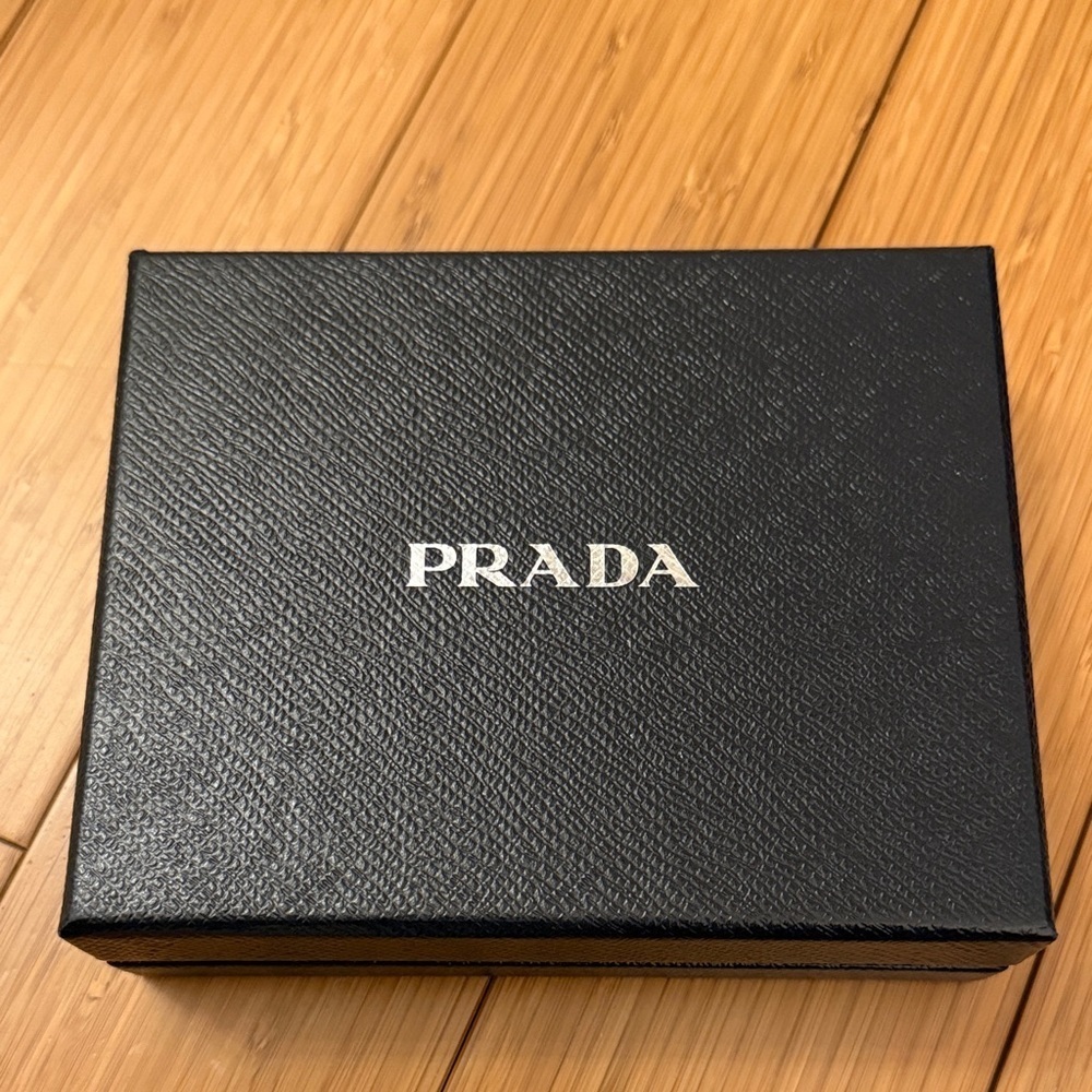 Authentic Prada Women's Beige Leather Wallet - Picture 3 of 7